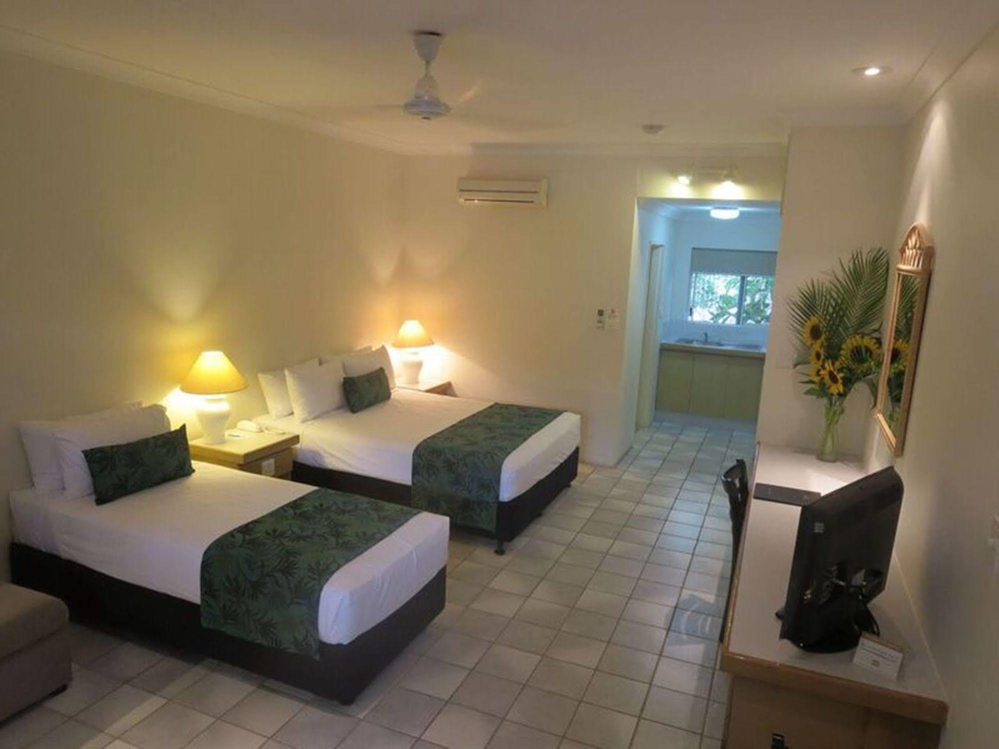 Lazy Lizard Motor Inn Порт Дъглас Екстериор снимка