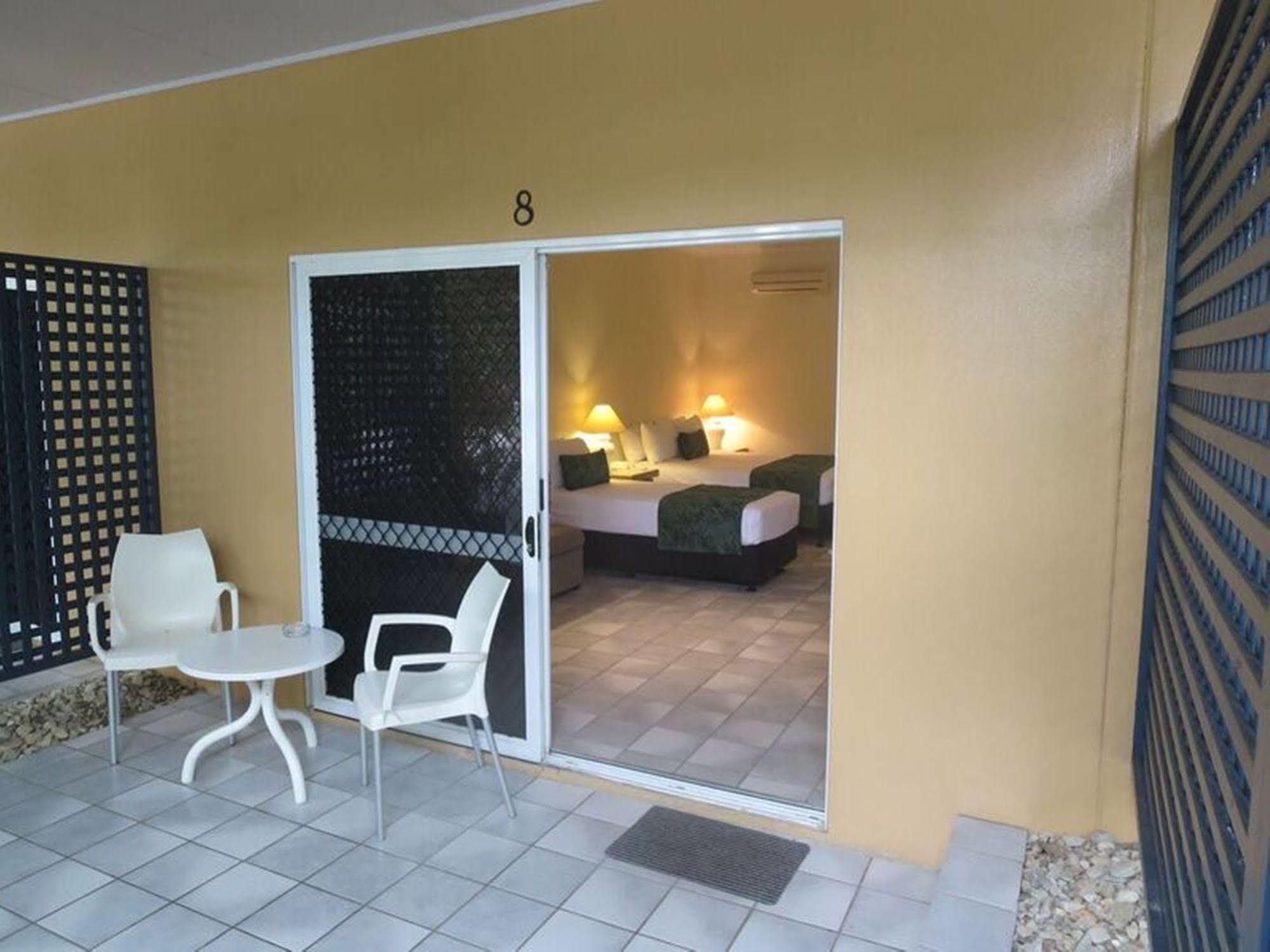 Lazy Lizard Motor Inn Порт Дъглас Екстериор снимка
